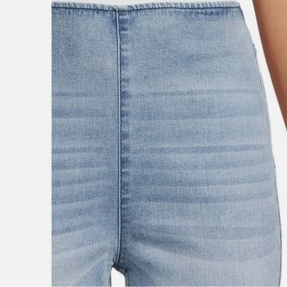 TINSELTOWN Plus Size 1X Light Wash Pull On Flare Hi Rise Jeans Split Hem - Picture 2 of 13